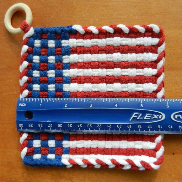 Set of 2 Handmade Artisan Woven Loomed Patriotic Potholders Hot Pads Trivets - Picture 4 of 7